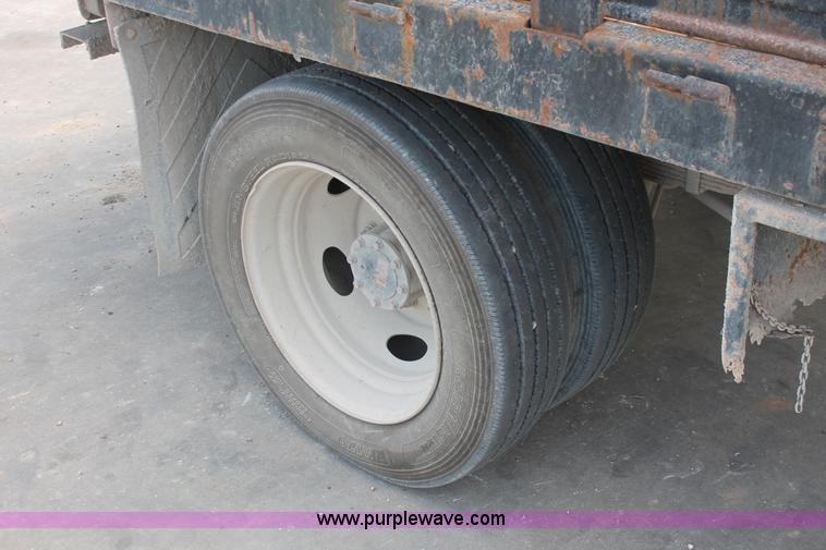 image for item H8413 2004 Ford F450 Super Duty XL stake truck