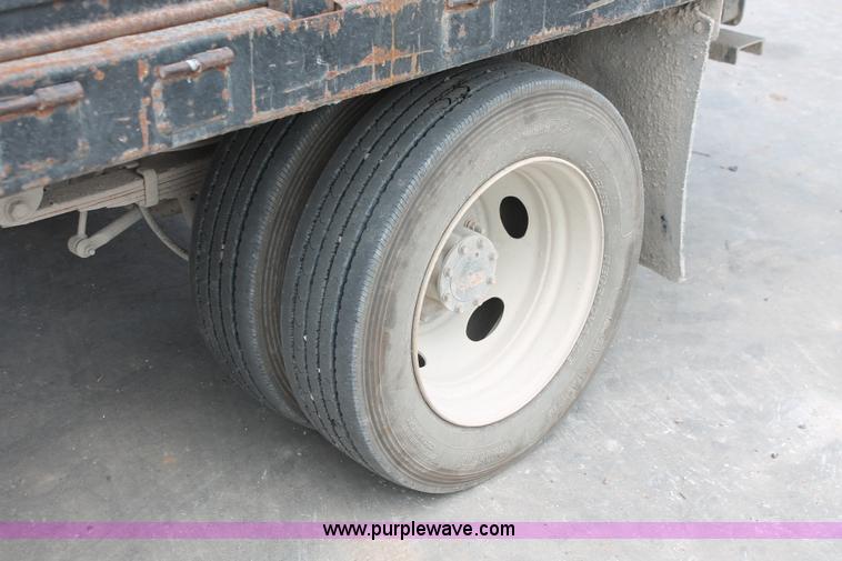 image for item H8413 2004 Ford F450 Super Duty XL stake truck