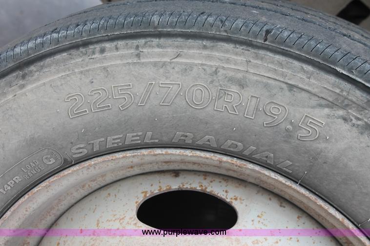 image for item H8413 2004 Ford F450 Super Duty XL stake truck