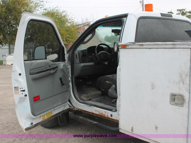 image for item H8415 2007 Ford F550 Super Duty XL utility truck