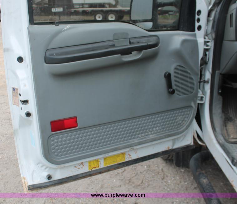image for item H8415 2007 Ford F550 Super Duty XL utility truck