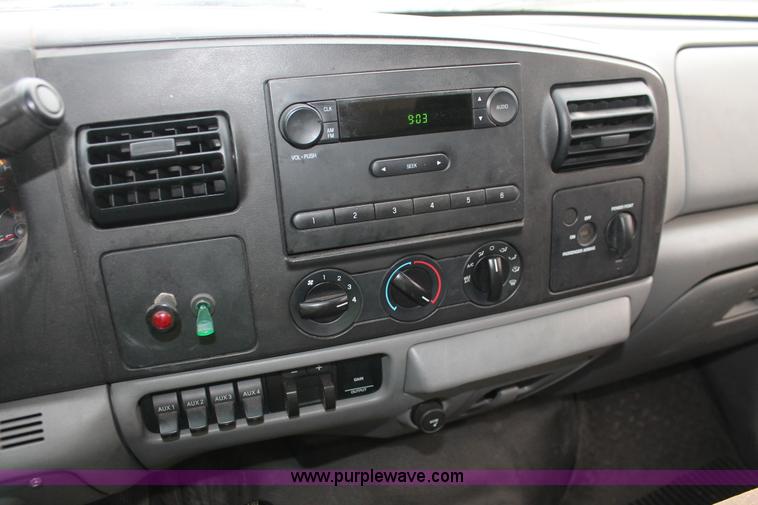 image for item H8415 2007 Ford F550 Super Duty XL utility truck