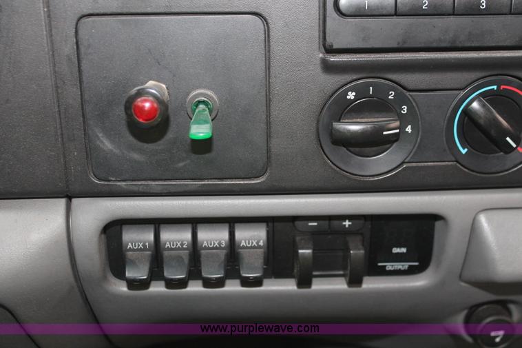 image for item H8415 2007 Ford F550 Super Duty XL utility truck