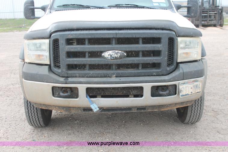 image for item H8415 2007 Ford F550 Super Duty XL utility truck