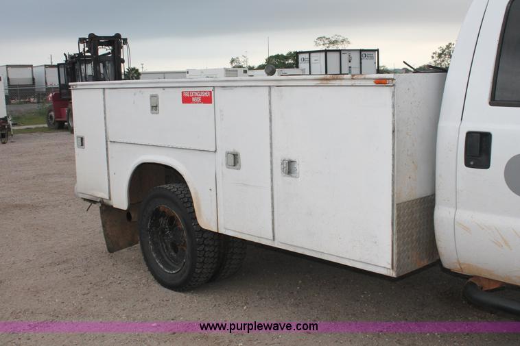 image for item H8415 2007 Ford F550 Super Duty XL utility truck