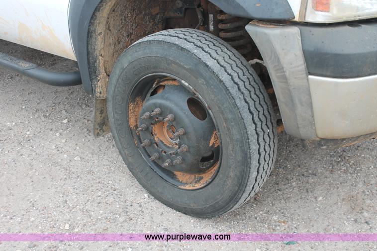 image for item H8415 2007 Ford F550 Super Duty XL utility truck