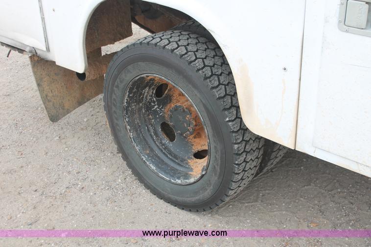 image for item H8415 2007 Ford F550 Super Duty XL utility truck