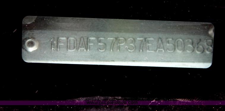 image for item H8415 2007 Ford F550 Super Duty XL utility truck