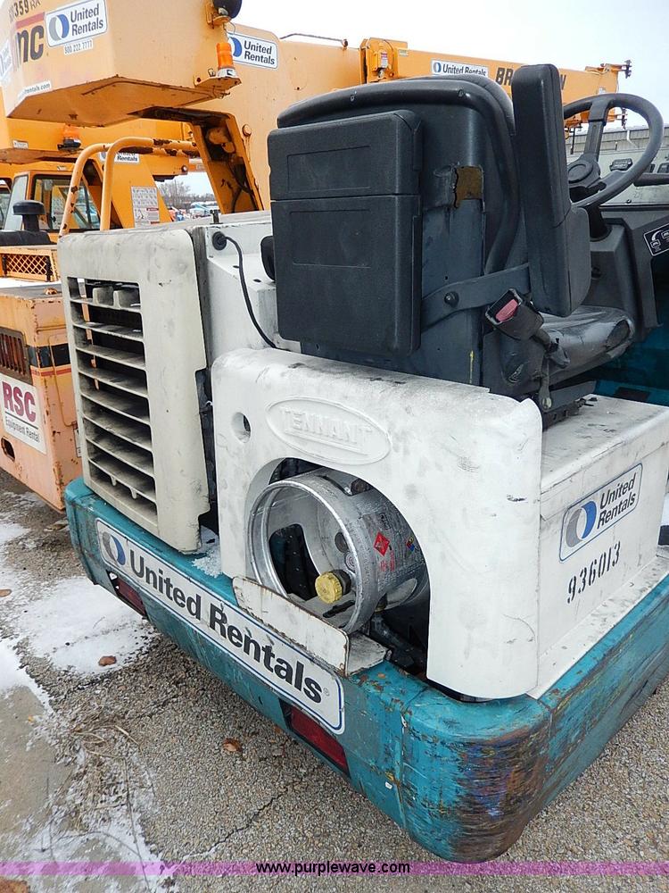 image for item I9452 2007 Tennant 6600 ride-on sweeper