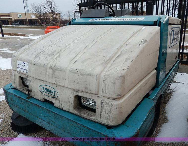 image for item I9452 2007 Tennant 6600 ride-on sweeper