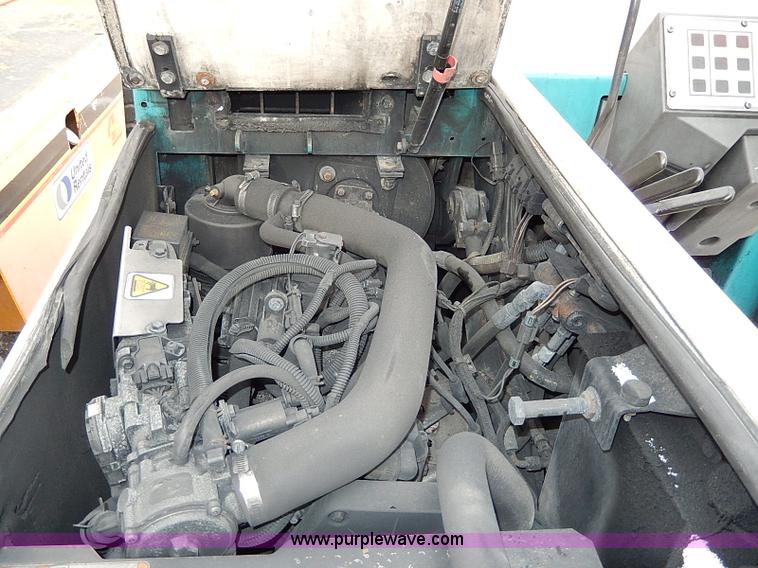 image for item I9452 2007 Tennant 6600 ride-on sweeper