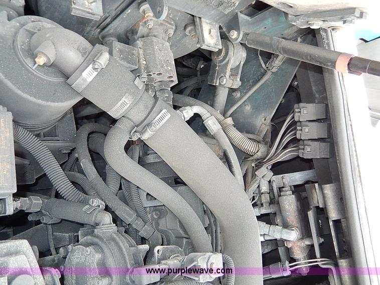 image for item I9452 2007 Tennant 6600 ride-on sweeper