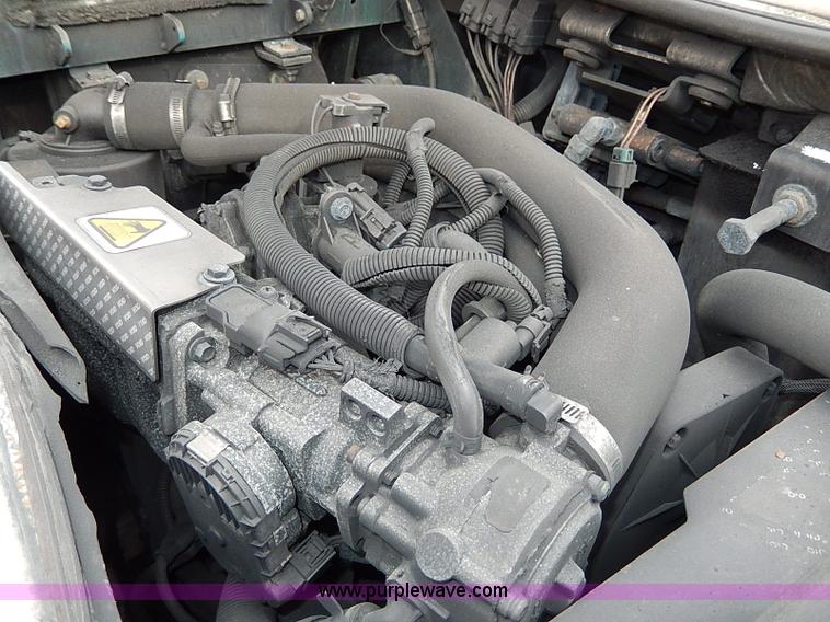 image for item I9452 2007 Tennant 6600 ride-on sweeper