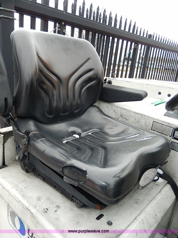 image for item I9452 2007 Tennant 6600 ride-on sweeper