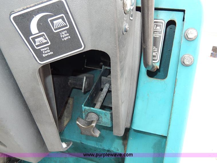 image for item I9452 2007 Tennant 6600 ride-on sweeper