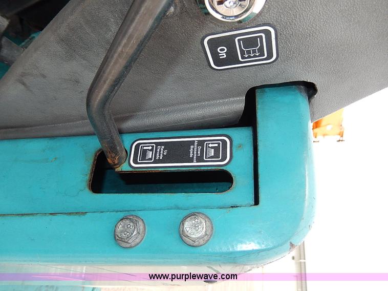 image for item I9452 2007 Tennant 6600 ride-on sweeper