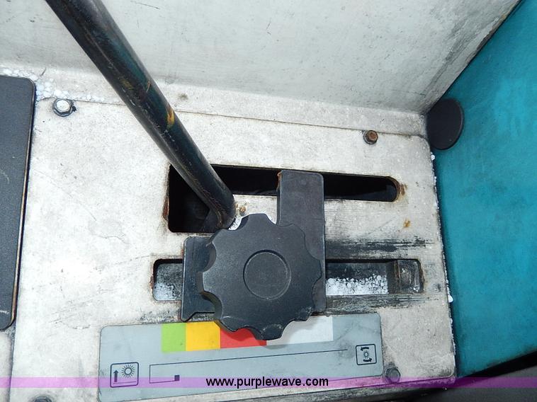 image for item I9452 2007 Tennant 6600 ride-on sweeper