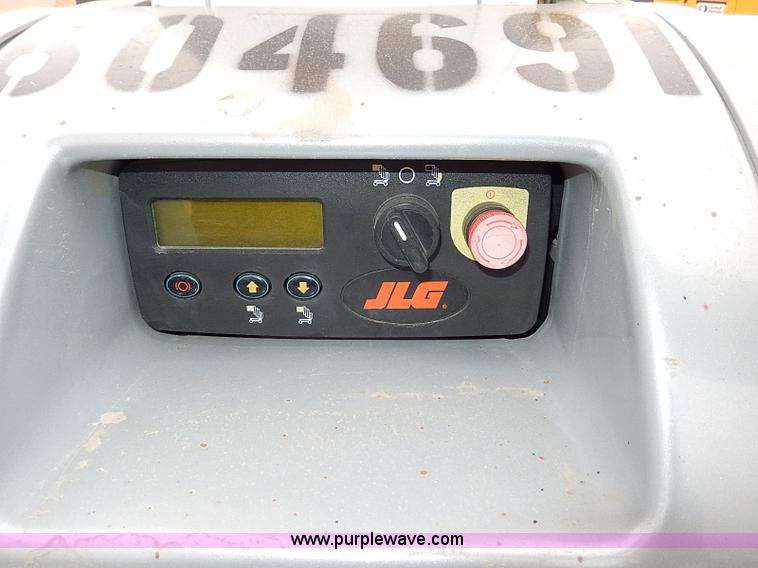 image for item I9458 2010 JLG 20MVL electric man lift