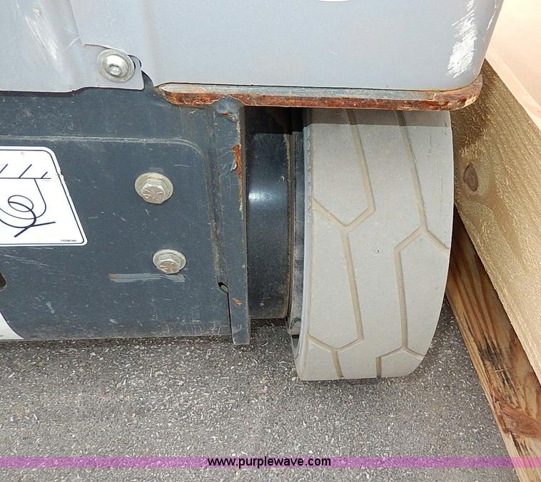 image for item I9458 2010 JLG 20MVL electric man lift