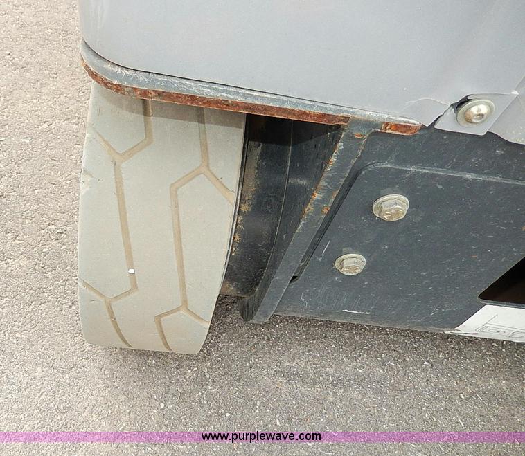 image for item I9458 2010 JLG 20MVL electric man lift