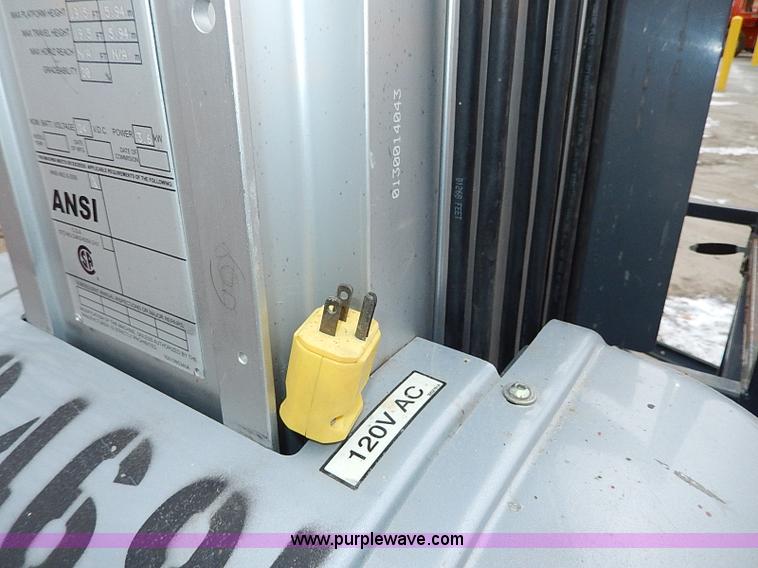 image for item I9458 2010 JLG 20MVL electric man lift