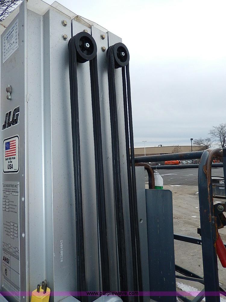 image for item I9458 2010 JLG 20MVL electric man lift