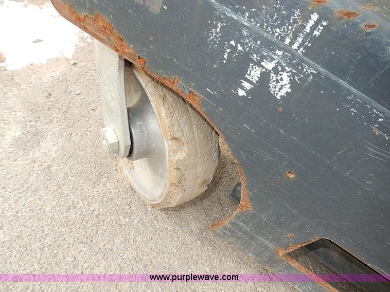 image for item I9458 2010 JLG 20MVL electric man lift