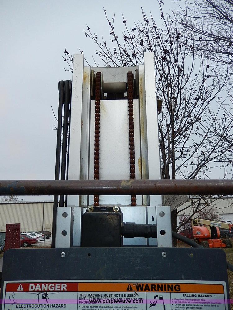 image for item I9458 2010 JLG 20MVL electric man lift