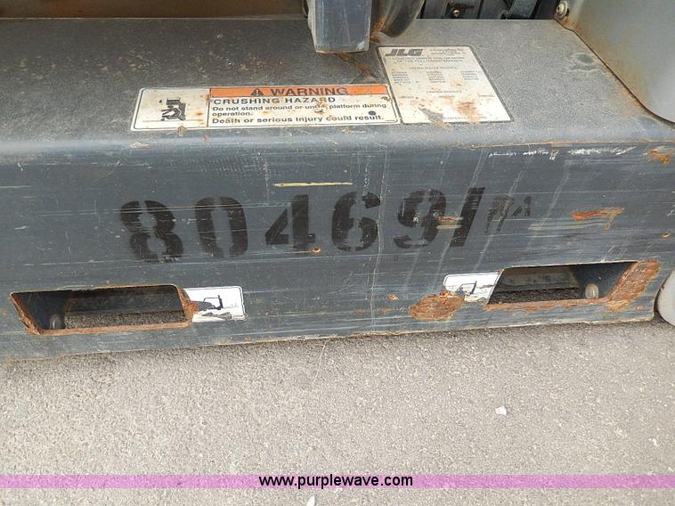 image for item I9458 2010 JLG 20MVL electric man lift
