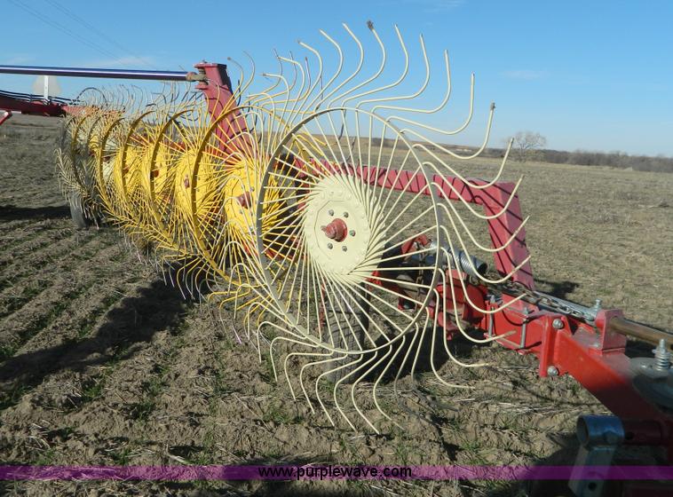 image for item D6071 New Holland HT154 wheel hay rake