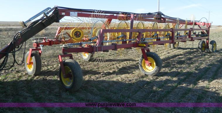 image for item D6071 New Holland HT154 wheel hay rake