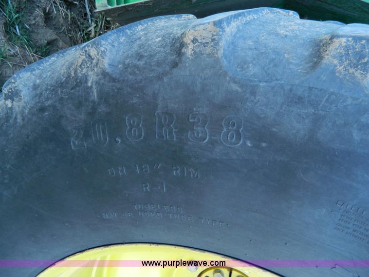 image for item D6072 1990 John Deere 8760 4WD tractor