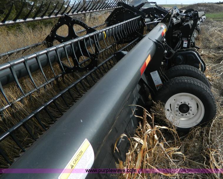 image for item D6075 2008 MacDon FD70 40' flex draper head