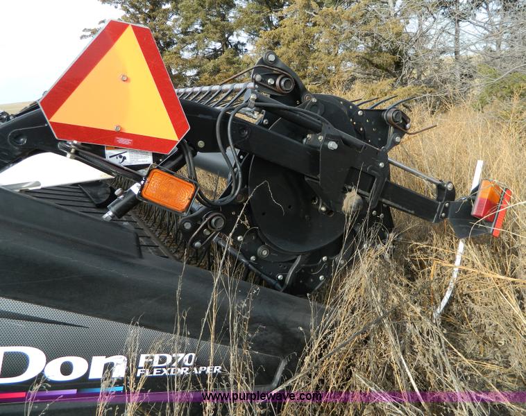 image for item D6075 2008 MacDon FD70 40' flex draper head