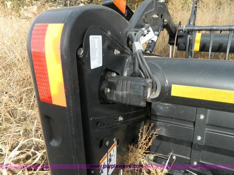 image for item D6075 2008 MacDon FD70 40' flex draper head