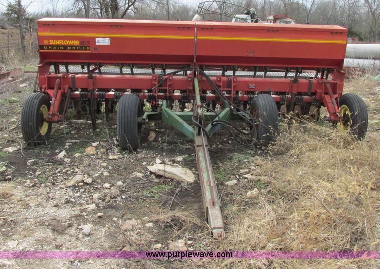 image for item F5445 Sunflower 9410 15' grain drill