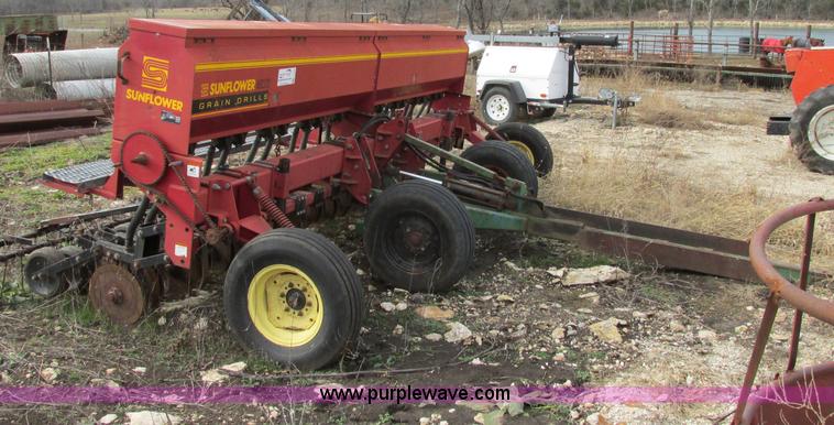 image for item F5445 Sunflower 9410 15' grain drill