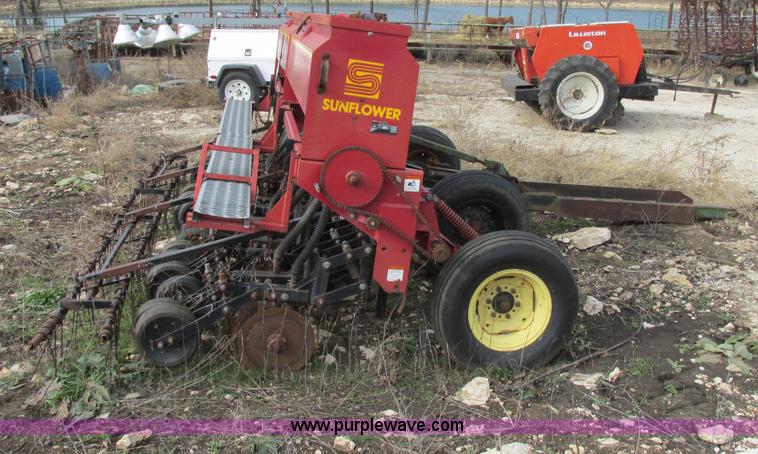 image for item F5445 Sunflower 9410 15' grain drill