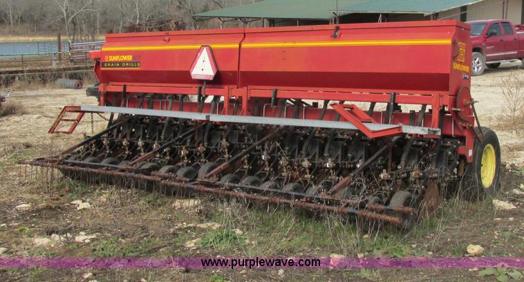 image for item F5445 Sunflower 9410 15' grain drill