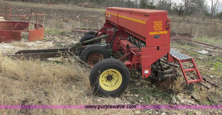image for item F5445 Sunflower 9410 15' grain drill