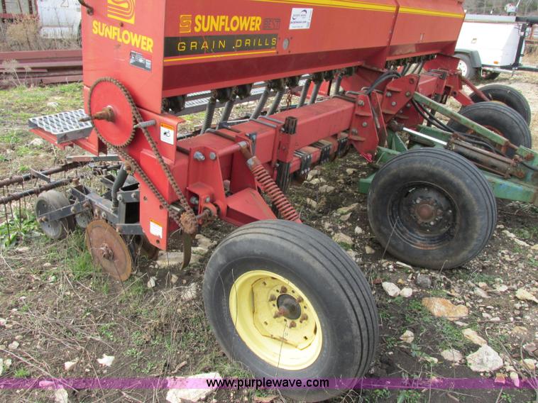 image for item F5445 Sunflower 9410 15' grain drill