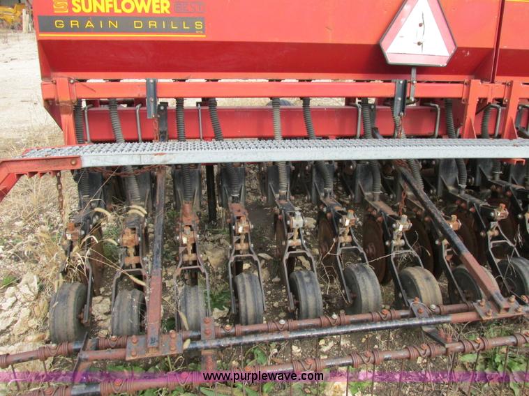 image for item F5445 Sunflower 9410 15' grain drill