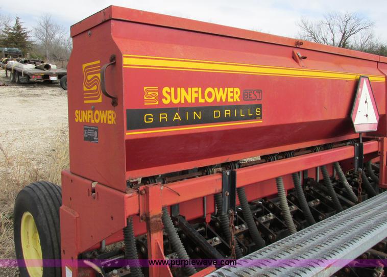 image for item F5445 Sunflower 9410 15' grain drill