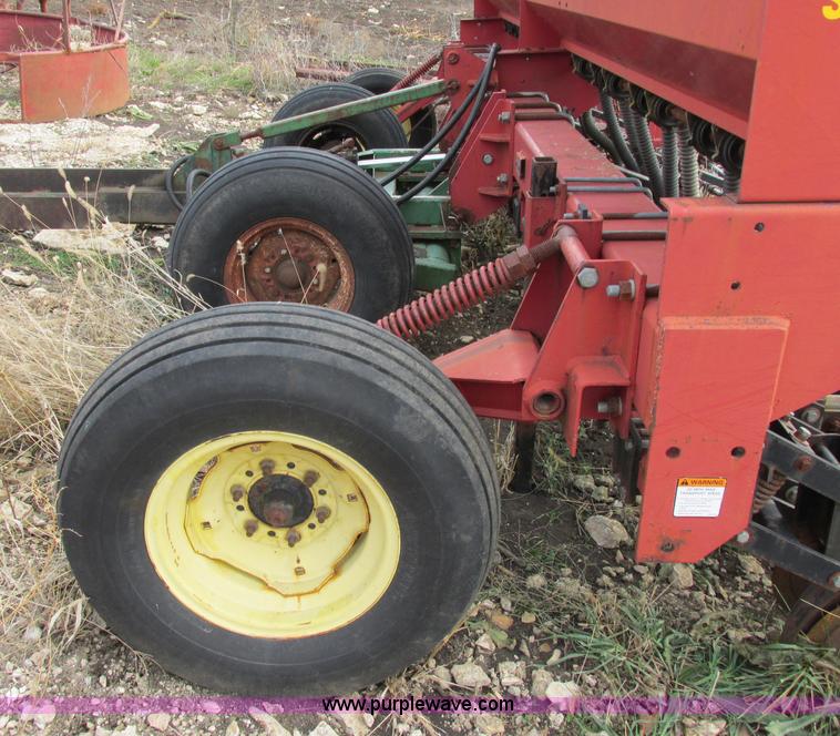 image for item F5445 Sunflower 9410 15' grain drill