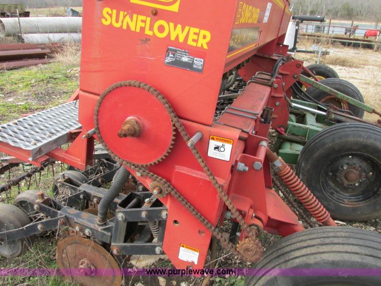 image for item F5445 Sunflower 9410 15' grain drill