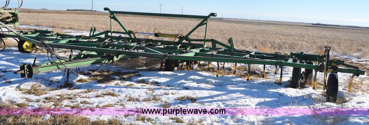 image for item G6198 John Deere 1610 chisel