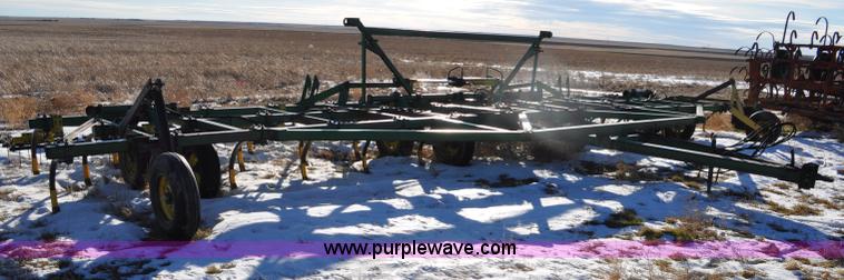 image for item G6198 John Deere 1610 chisel