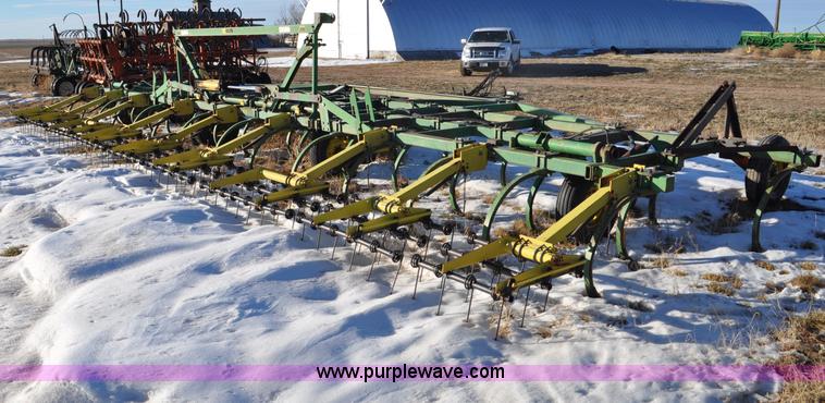 image for item G6198 John Deere 1610 chisel