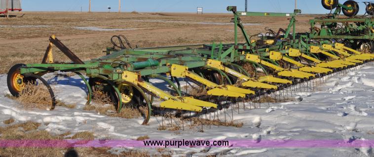 image for item G6198 John Deere 1610 chisel