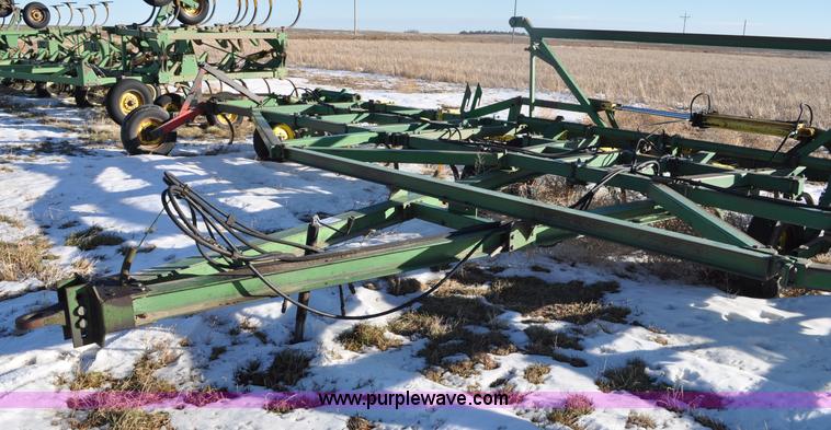 image for item G6198 John Deere 1610 chisel